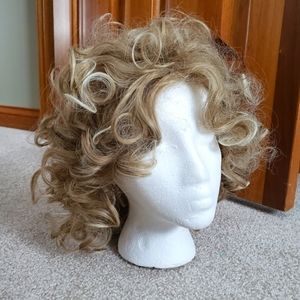 Light Brown/Blond Short Curly Wig
